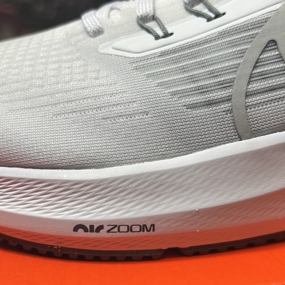 Brand new mens Nike Air Zoom Pegasus 39 in white - Picture 5 of 8